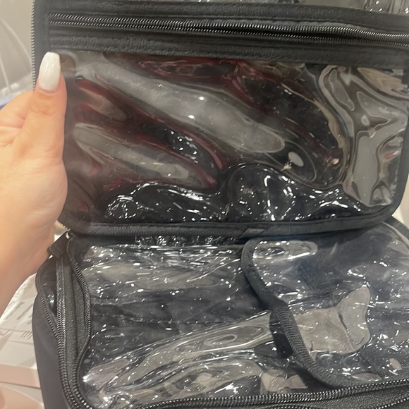 Travel makeup bag from My tag alongs⭐️⭐️⭐️⭐️⭐️ - Picture 2 of 4